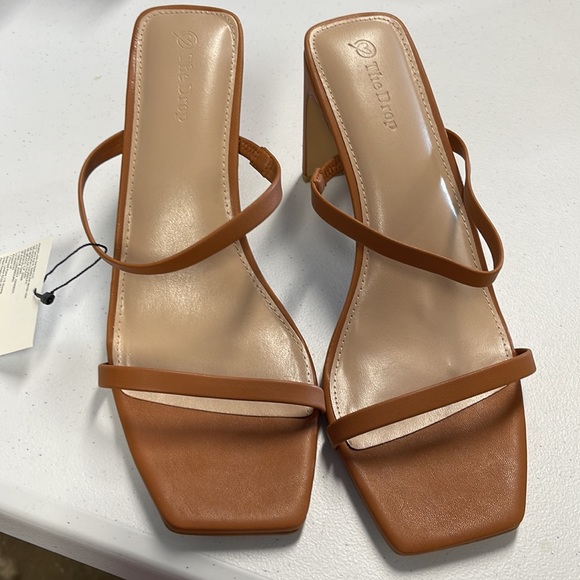 The Drop Tan Heeled Sandals NWT - Picture 2 of 3